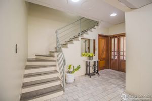 Image 6 - 890068