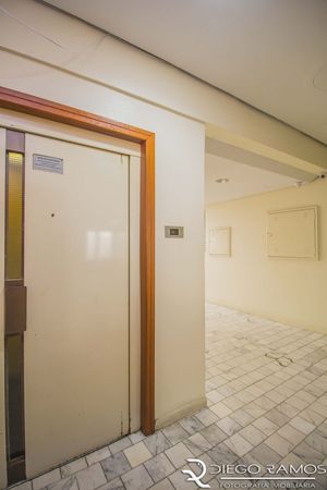 Image 7 - 890068