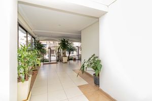 Image 33 - 884341