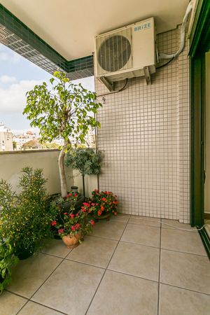 Image 19 - 100426