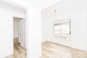 Image 19 - 101958