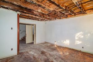Image 3 - 102975