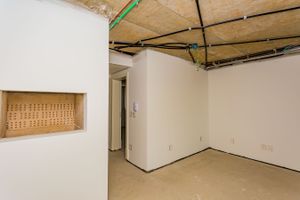 Image 34 - 103095