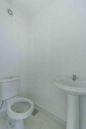 Image 11 - 104025