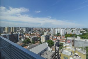 Image 12 - 104025