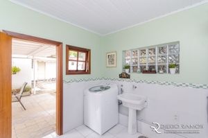 Image 33 - 104202