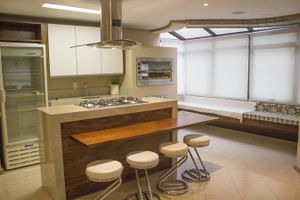 Image 12 - 104212