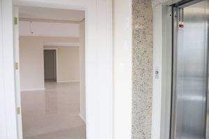 Image 18 - 104212