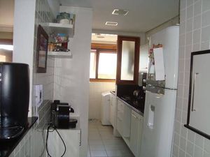 Image 3 - 104282
