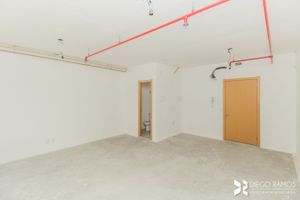 Image 8 - 104402