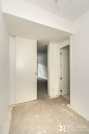 Image 11 - 105100