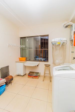 Image 32 - 105768