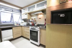 Image 20 - 105988