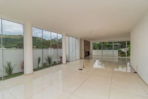 Image 3 - 105998