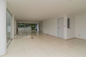 Image 4 - 105998