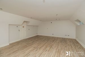 Image 104 - 106916