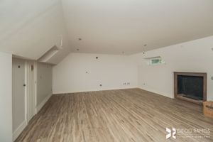 Image 105 - 106916