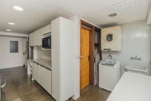 Image 35 - 11122
