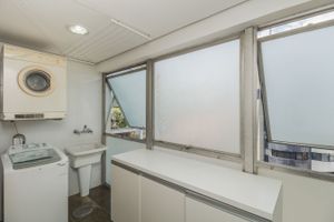 Image 37 - 11122