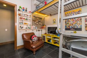 Image 8 - 111755