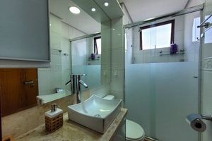 Image 13 - 113402