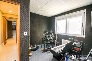 Image 17 - 115983