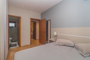 Image 18 - 116042