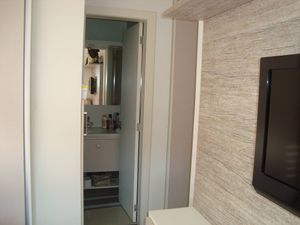 Image 4 - 120418