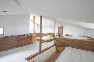 Image 33 - 125015