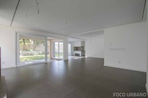 Image 11 - 125800
