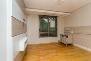 Image 10 - 127217