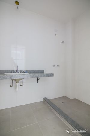 Image 17 - 128225