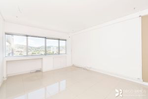 Image 17 - 128528