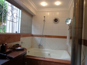 Image 19 - 129992