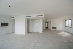 Image 4 - 131950