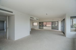 Image 11 - 131950