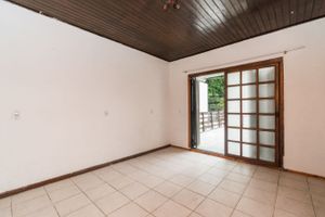 Image 32 - 132005
