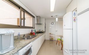 Image 24 - 133833