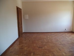 Image 19 - 134991
