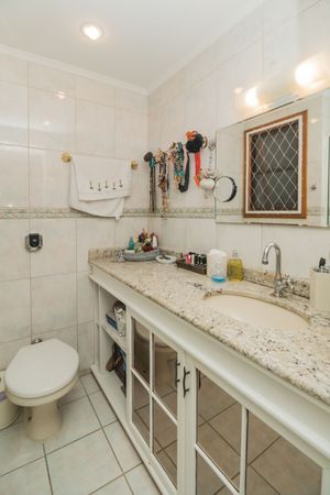 Image 39 - 137705