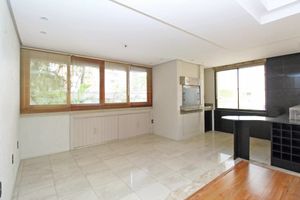Image 12 - 137940
