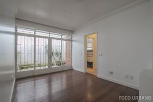 Image 8 - 145991