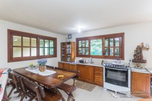 Image 19 - 147332