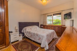 Image 17 - 147977