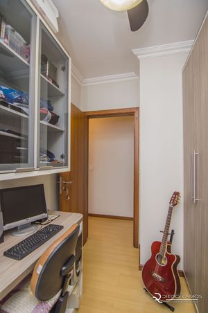 Image 13 - 147992