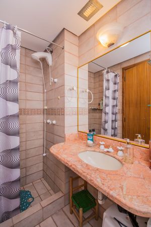 Image 19 - 154010