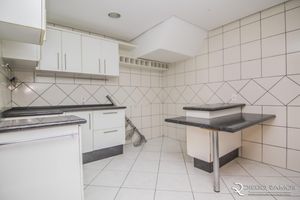 Image 12 - 156600
