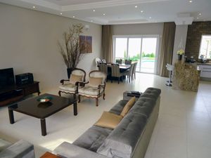 Image 13 - 165694