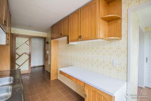 Image 18 - 172418