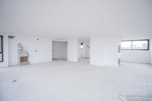 Image 66 - 175652